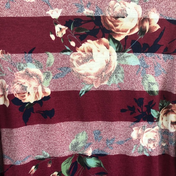 ♨️Cardigans/Shalls♨️ Striped Floral Cardigan🌼 - Picture 4 of 5